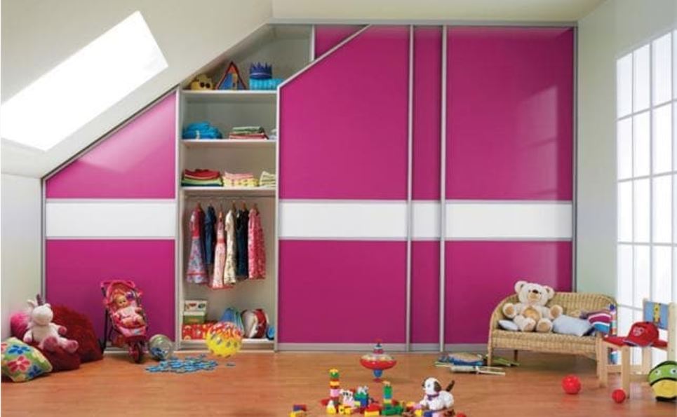 Sliding wardrobe doors in a child's bedroom